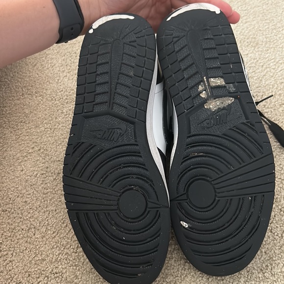 Black and white Jordan 1 - Picture 5 of 5